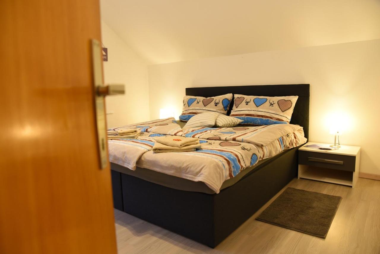 80 M2 Haushaelfte, 3 Zimmer, Parkplaetze, Bis 6 Pers Apartamento Wängle Exterior foto