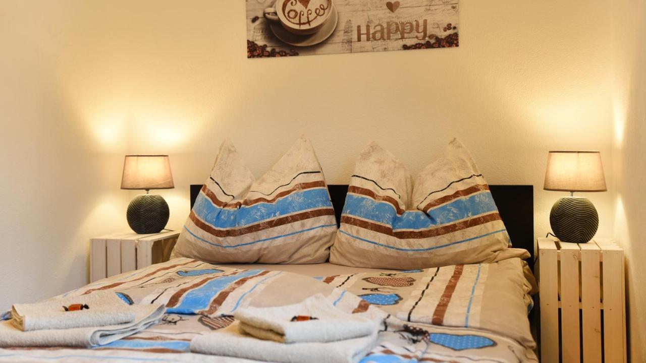 80 M2 Haushaelfte, 3 Zimmer, Parkplaetze, Bis 6 Pers Apartamento Wängle Exterior foto