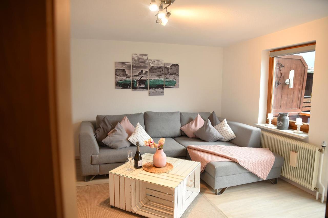 80 M2 Haushaelfte, 3 Zimmer, Parkplaetze, Bis 6 Pers Apartamento Wängle Exterior foto