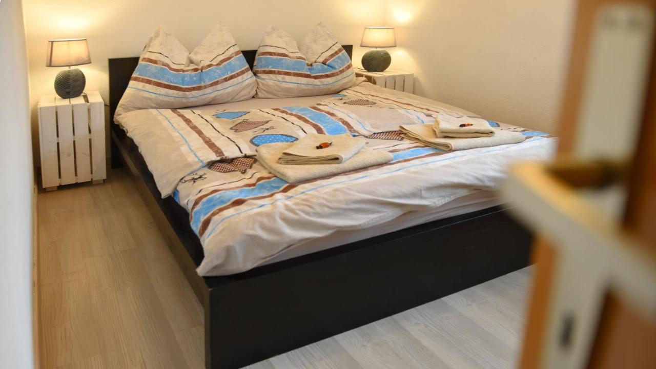 80 M2 Haushaelfte, 3 Zimmer, Parkplaetze, Bis 6 Pers Apartamento Wängle Exterior foto