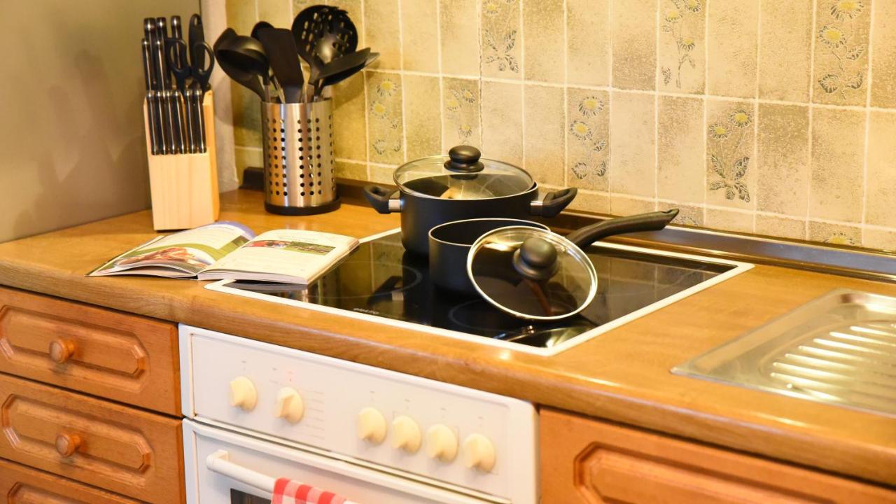 80 M2 Haushaelfte, 3 Zimmer, Parkplaetze, Bis 6 Pers Apartamento Wängle Exterior foto