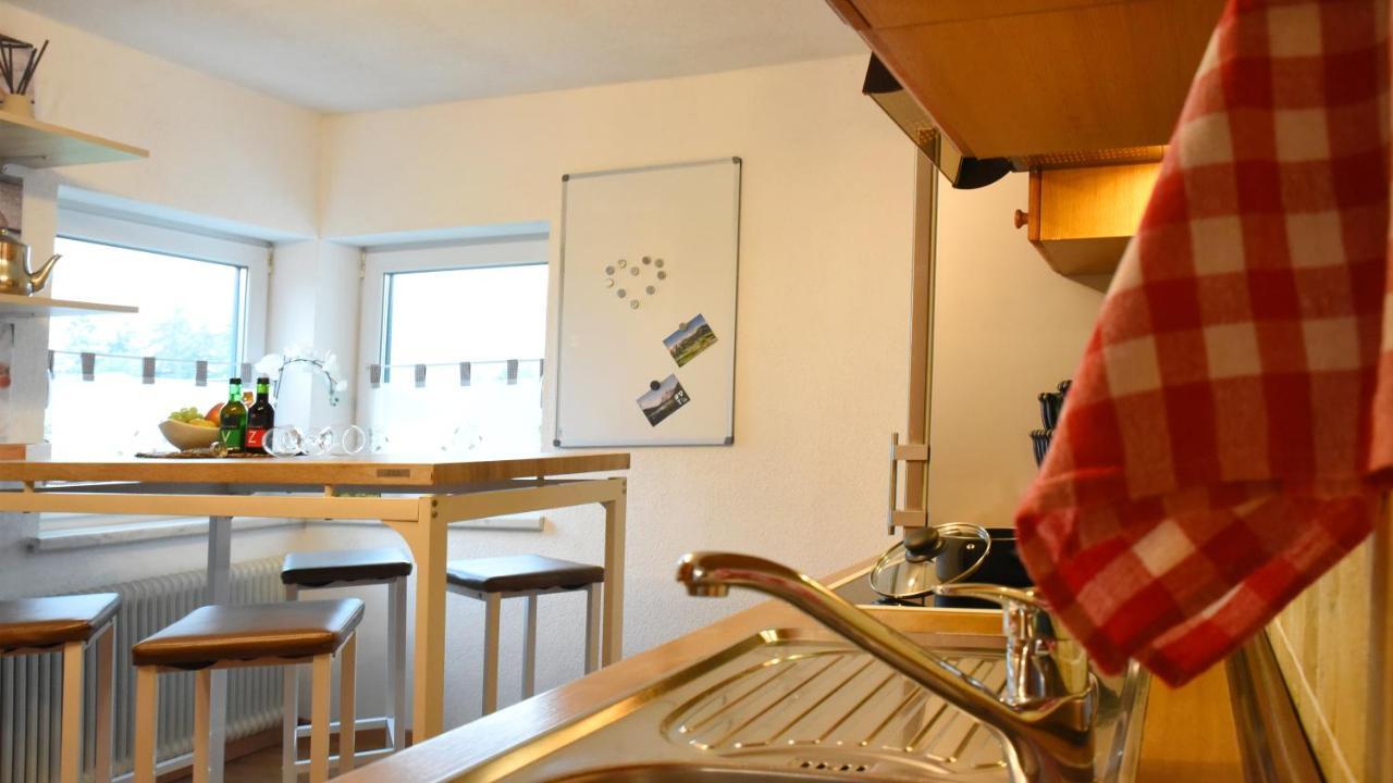 80 M2 Haushaelfte, 3 Zimmer, Parkplaetze, Bis 6 Pers Apartamento Wängle Exterior foto
